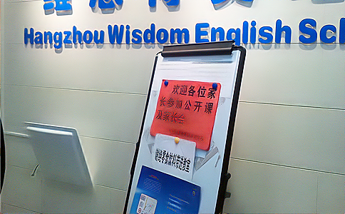 RFID超高頻閱讀器UR5608應(yīng)用于培訓(xùn)場所人員管理